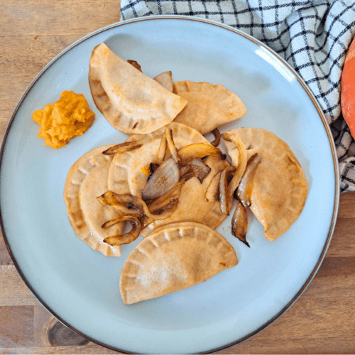 Kürbis Ravioli mit karamellisierten Zwiebeln