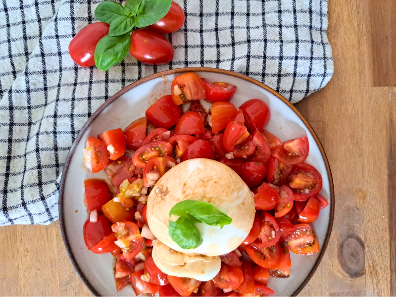 Tomatensalat mit Burrata